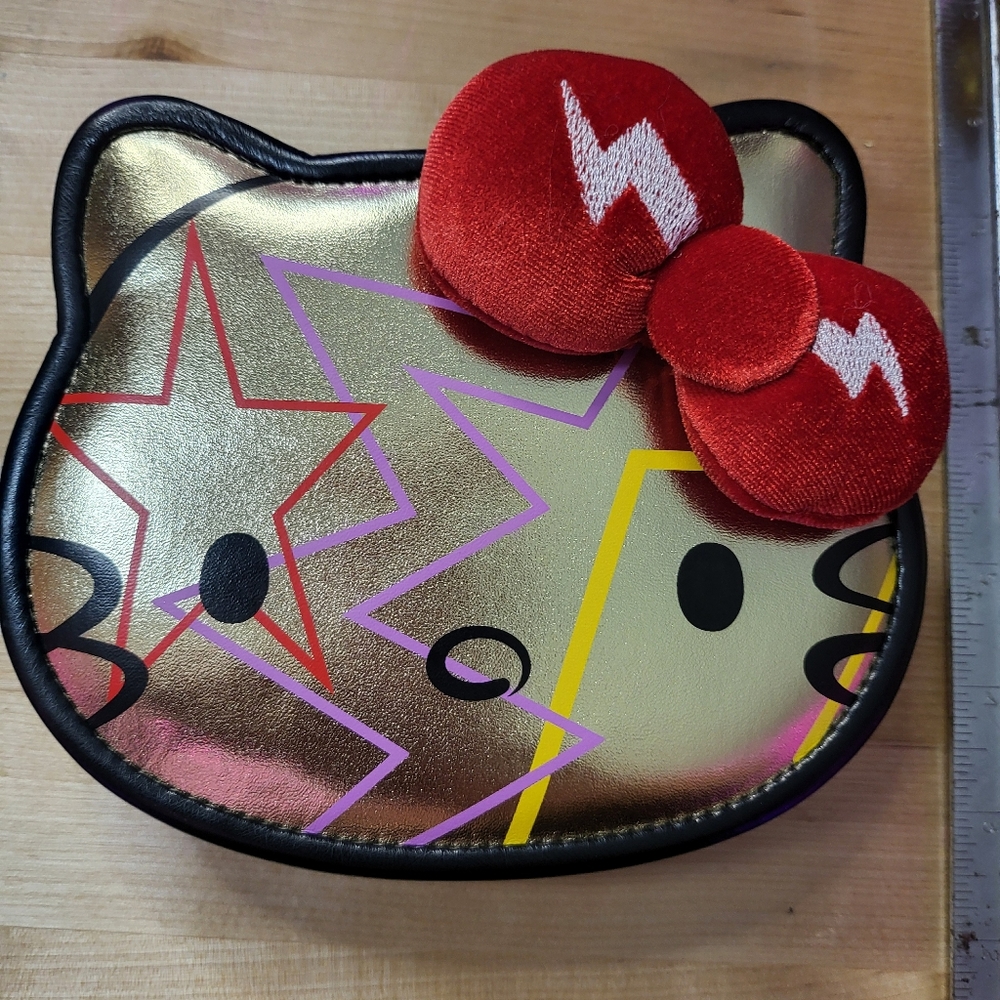 Shu uemura x hello kitty Holiday 2021 makeup purse palette and exclusive bag
